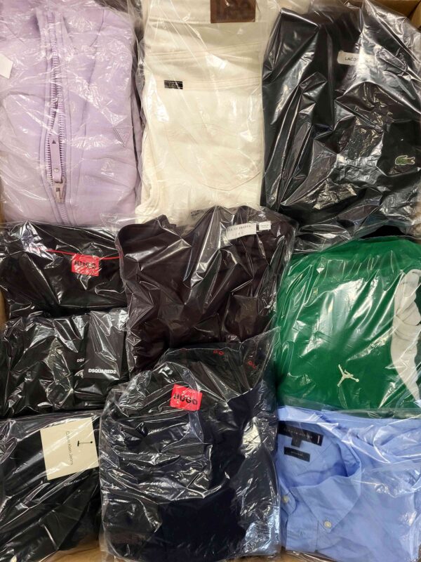 The photo shows a package with clothing in the category C.