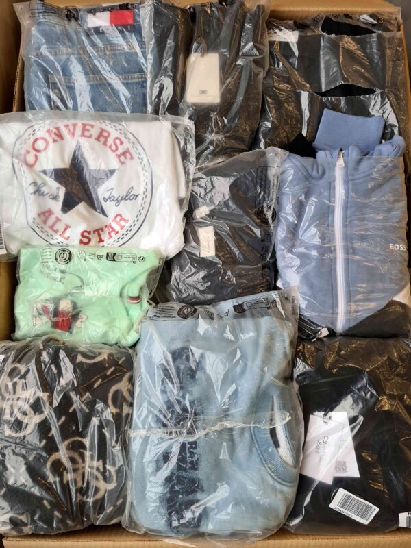 The photo shows a package with clothing in the category D.