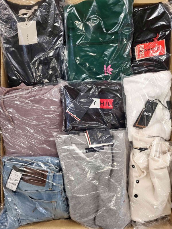 The photo shows a package with clothing in the category C.