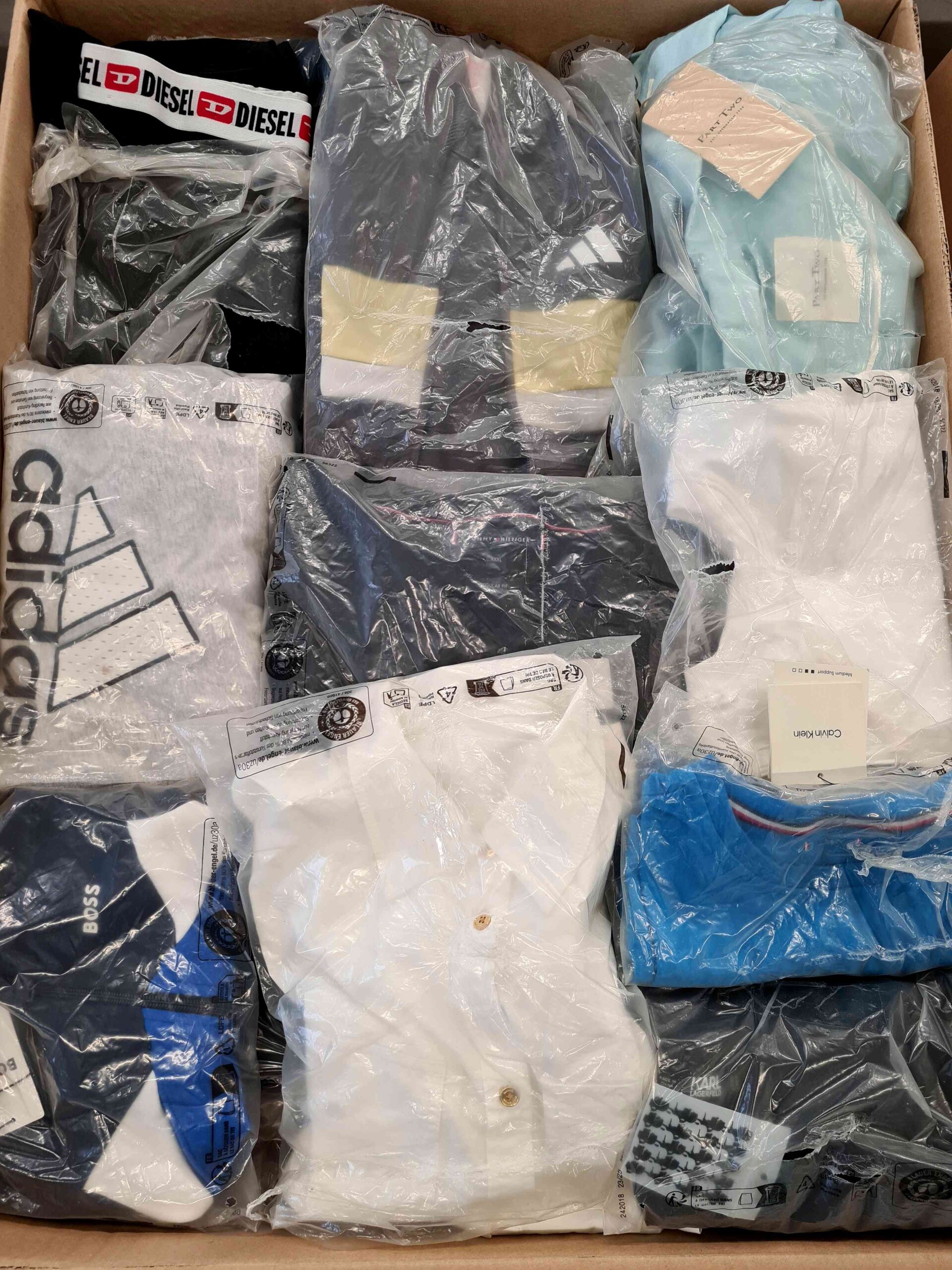 The photo shows a package with clothing in the category D.