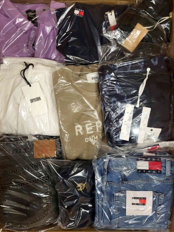 The photo shows a package with clothing in the category C.