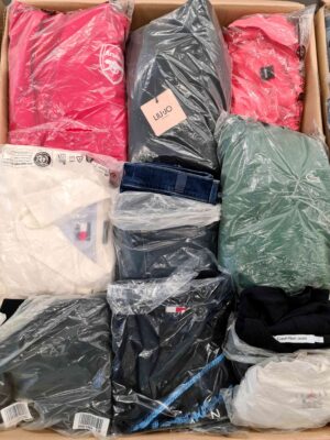 The photo shows a package with clothing in the category D.