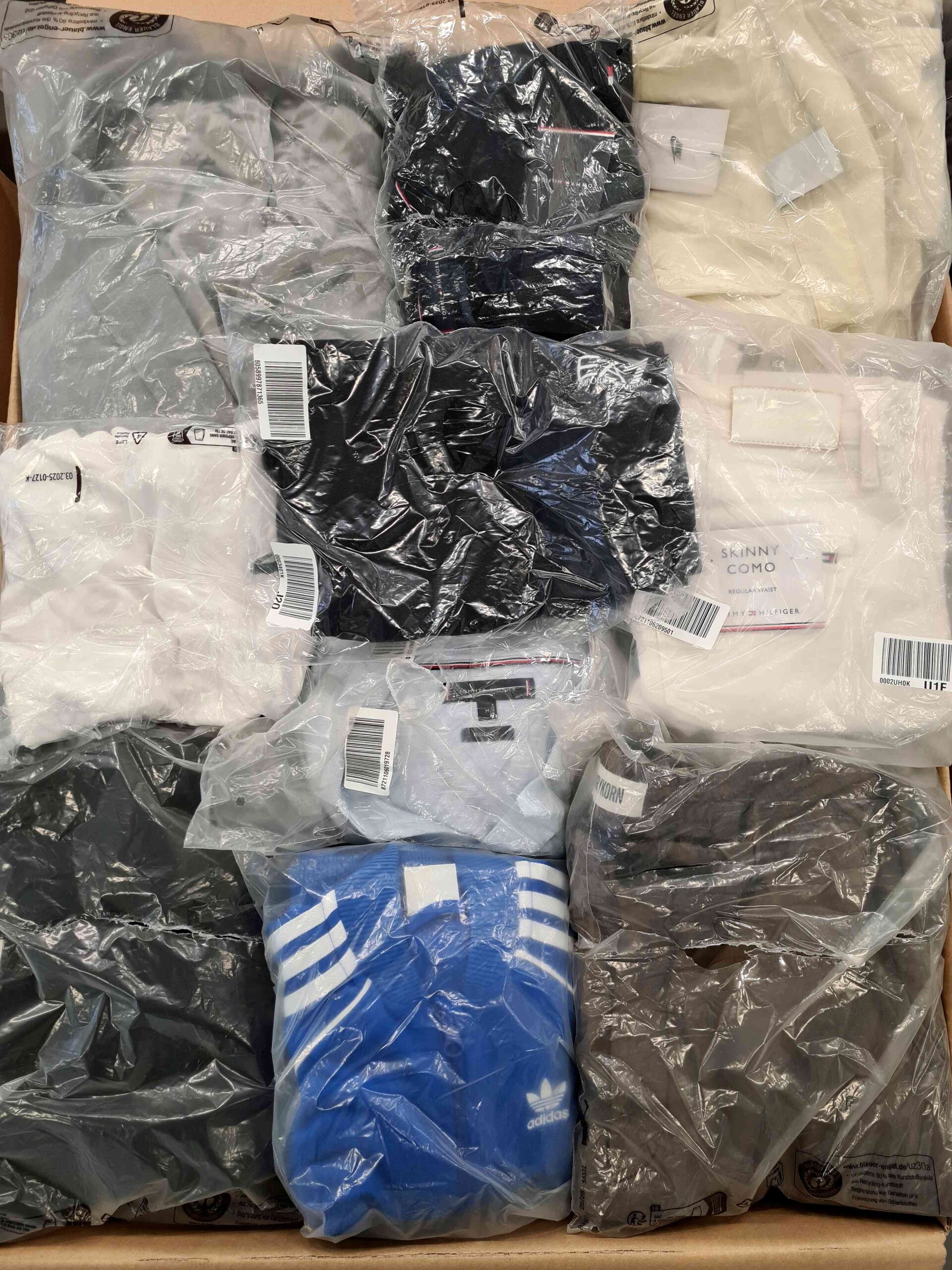 The photo shows a package with clothing in the category D.