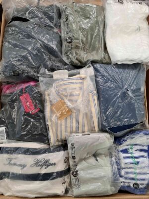 The photo shows a package with clothing in the category D.