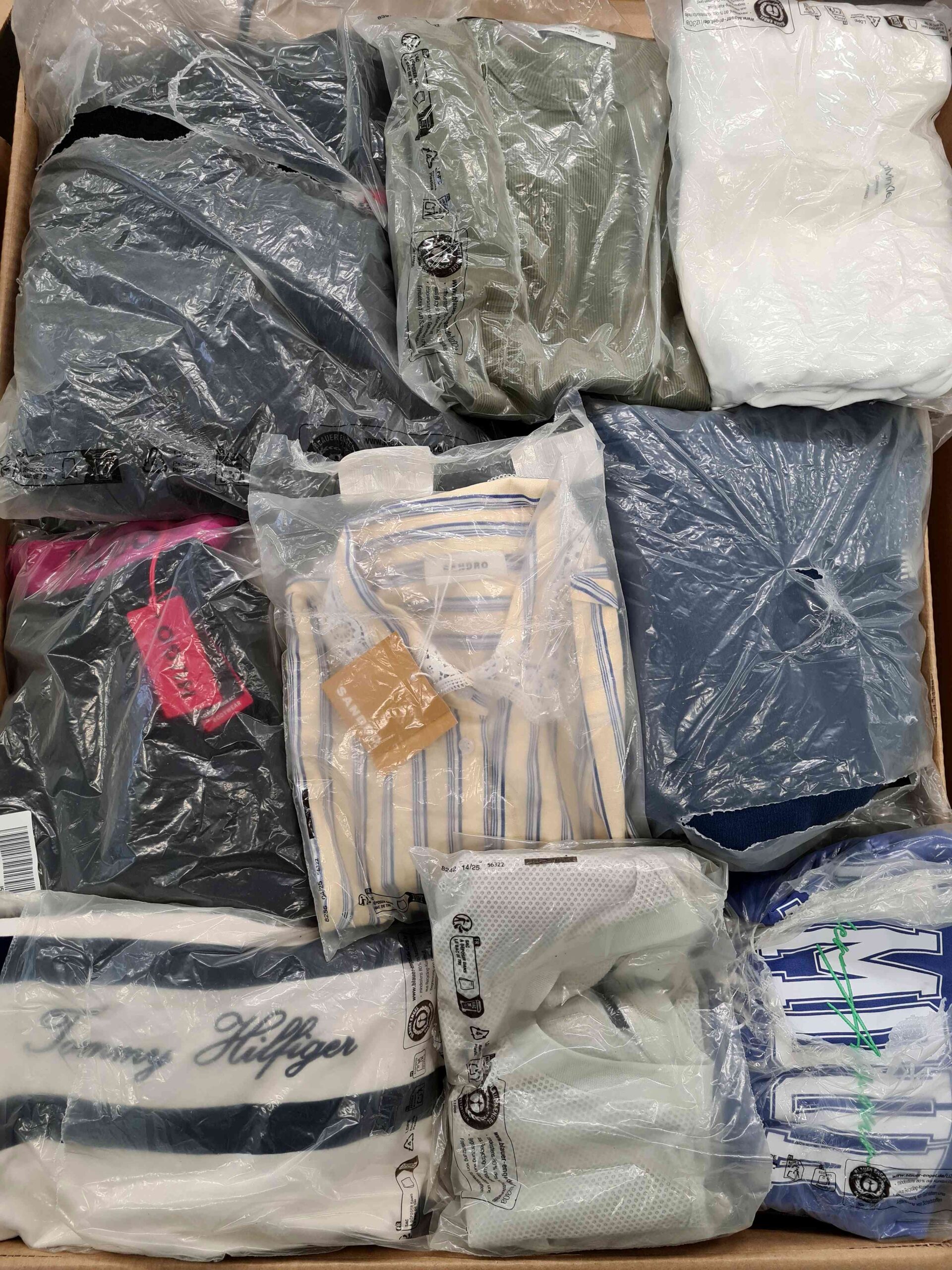 The photo shows a package with clothing in the category D.
