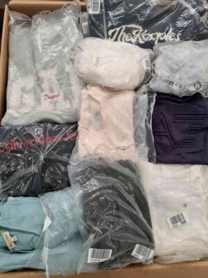 The photo shows a package with clothing in the category D.