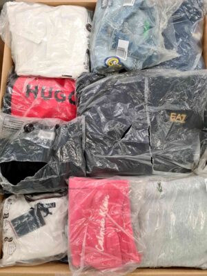 The photo shows a package with clothing in the category D.
