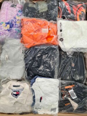 The photo shows a package with clothing in the category D.