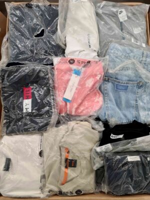 The photo shows a package with clothing in the category D.