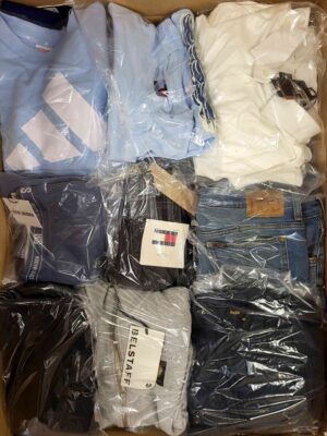 The photo shows a package with clothing in the category C.