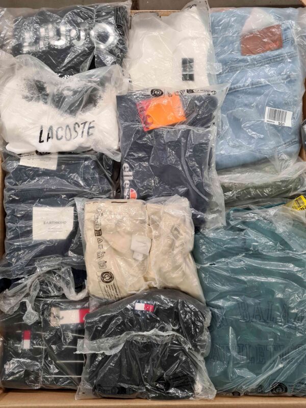 The photo shows a package with clothing in the category D.