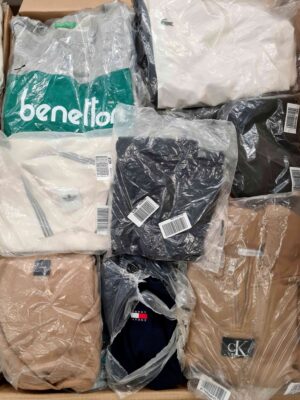 The photo shows a package with clothing in the category D.