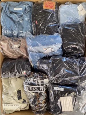 The photo shows a package with clothing in the category C.