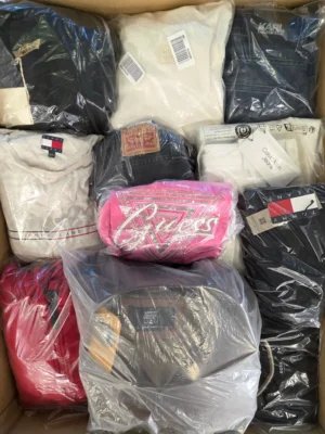 The photo shows a package with clothing in the category C.