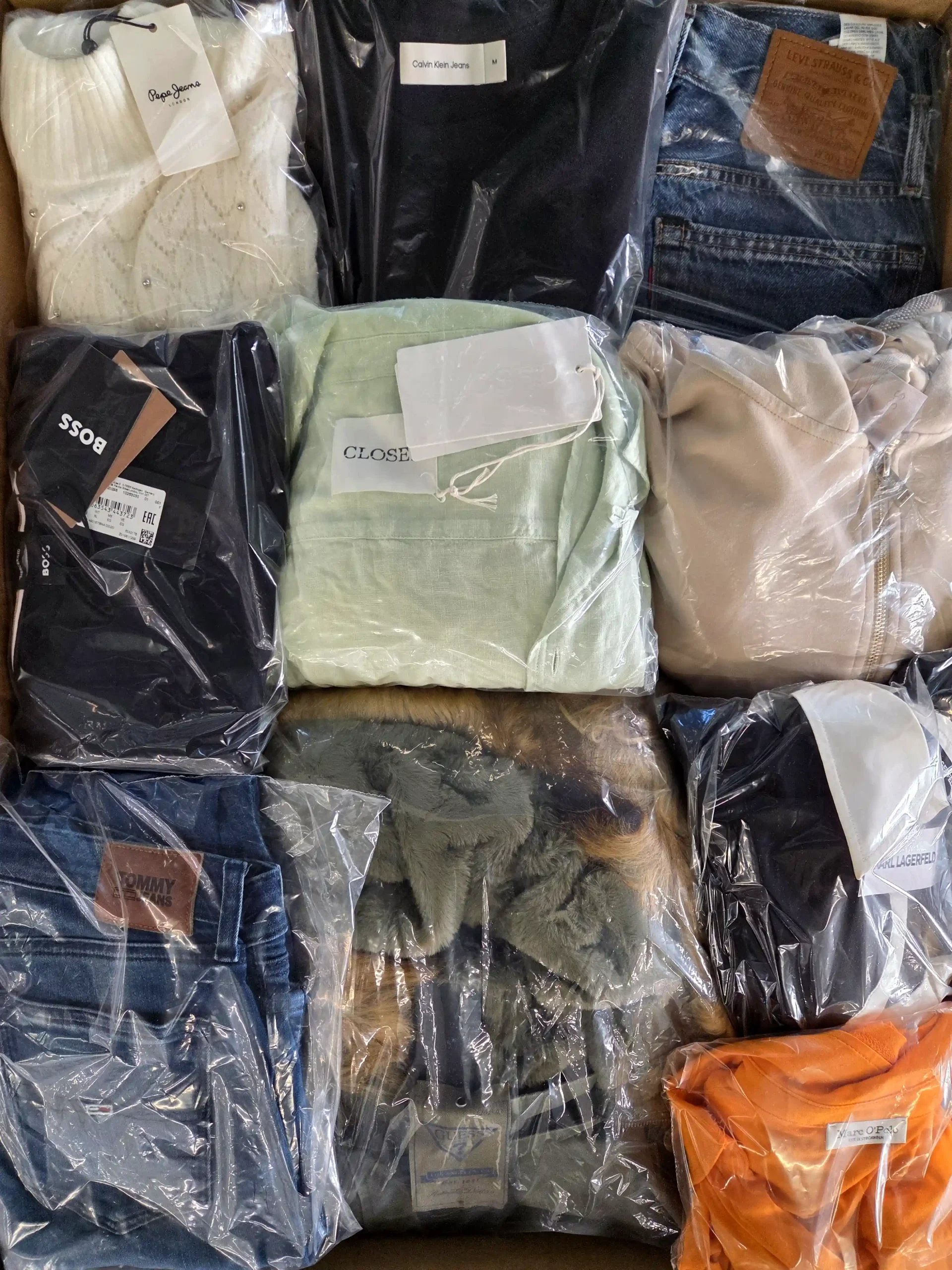 The photo shows a package with clothing in the category C.