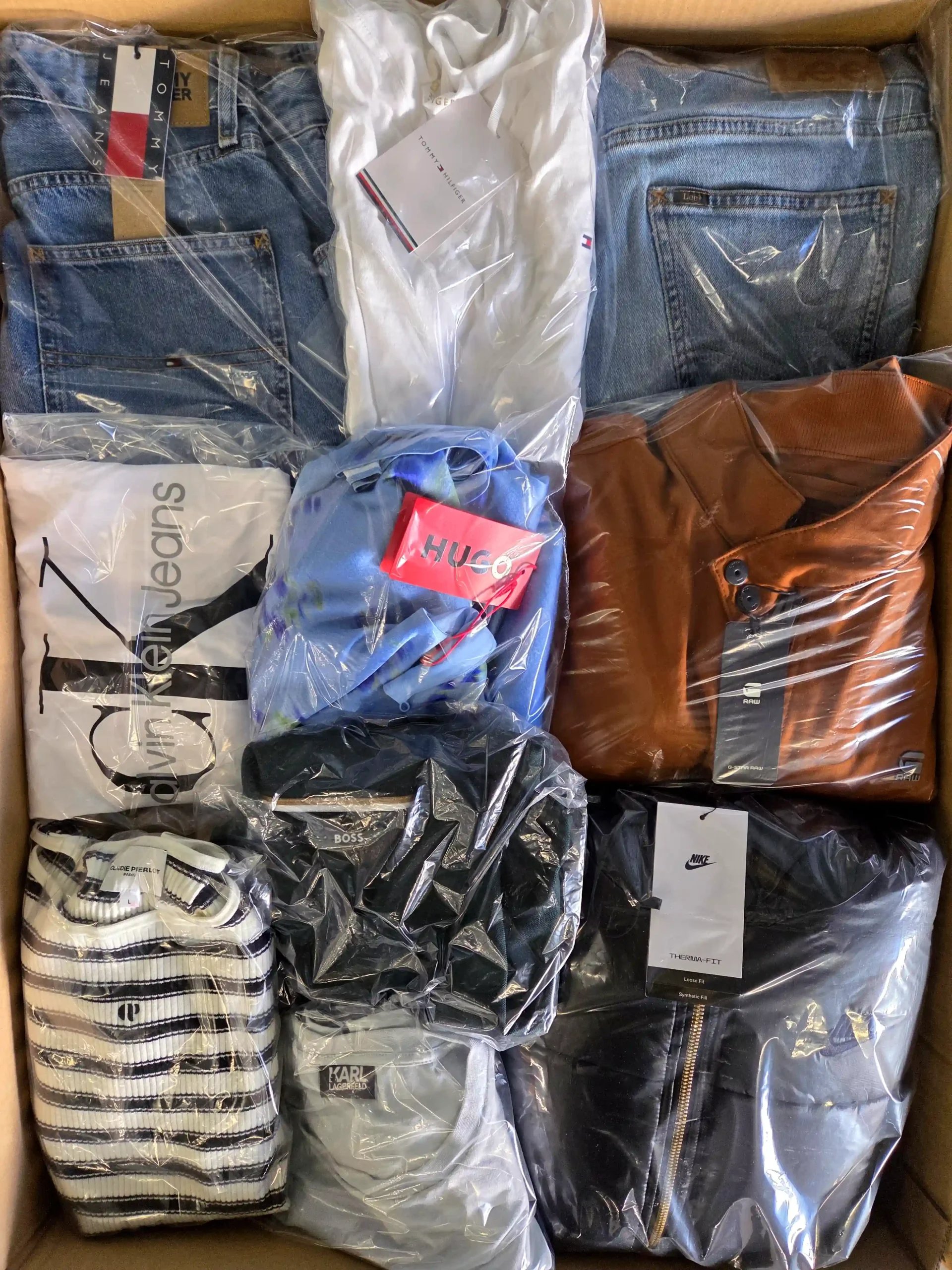 The photo shows a package with clothing in the category C.