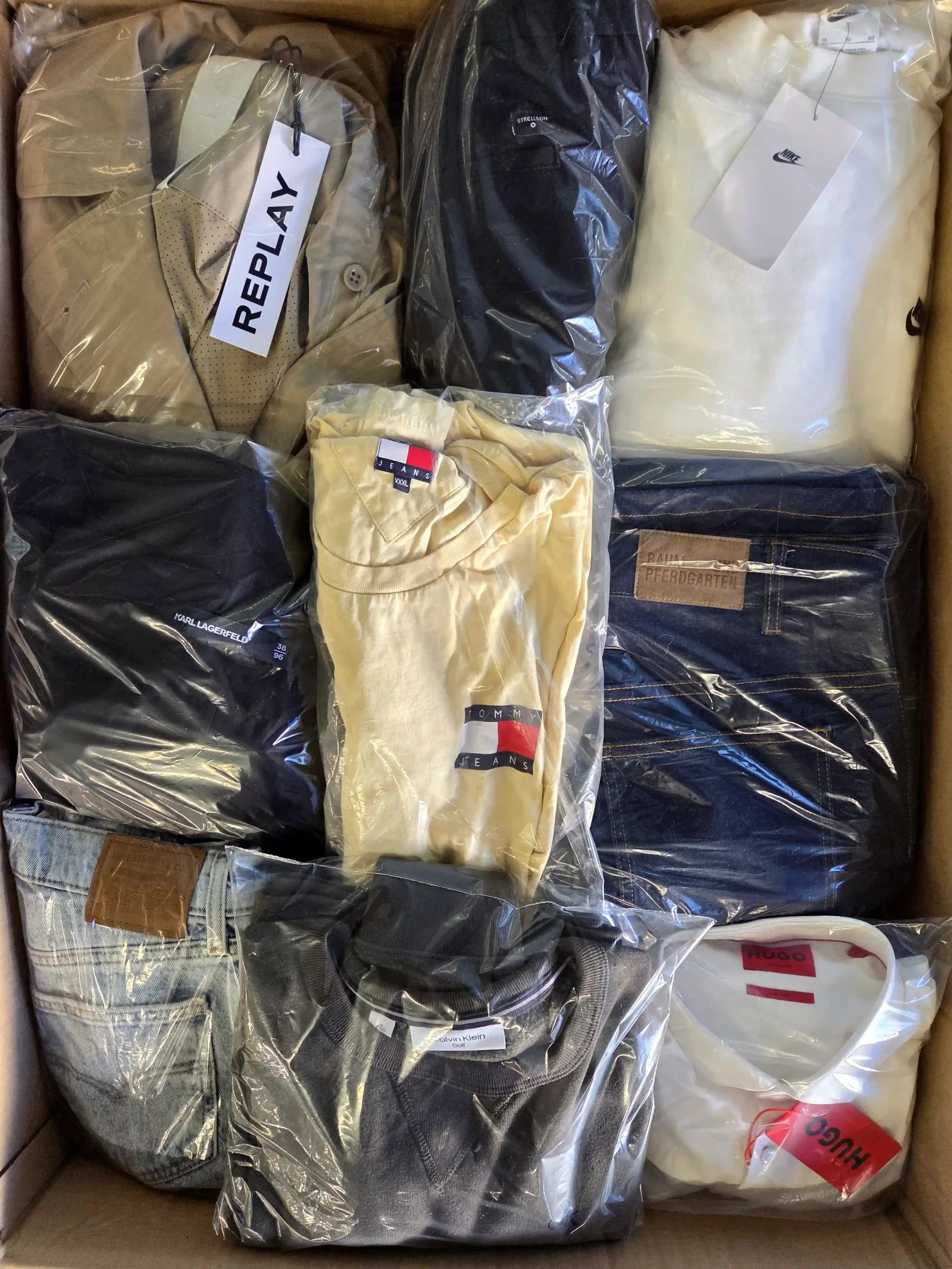 The photo shows a package with clothing in the category C.
