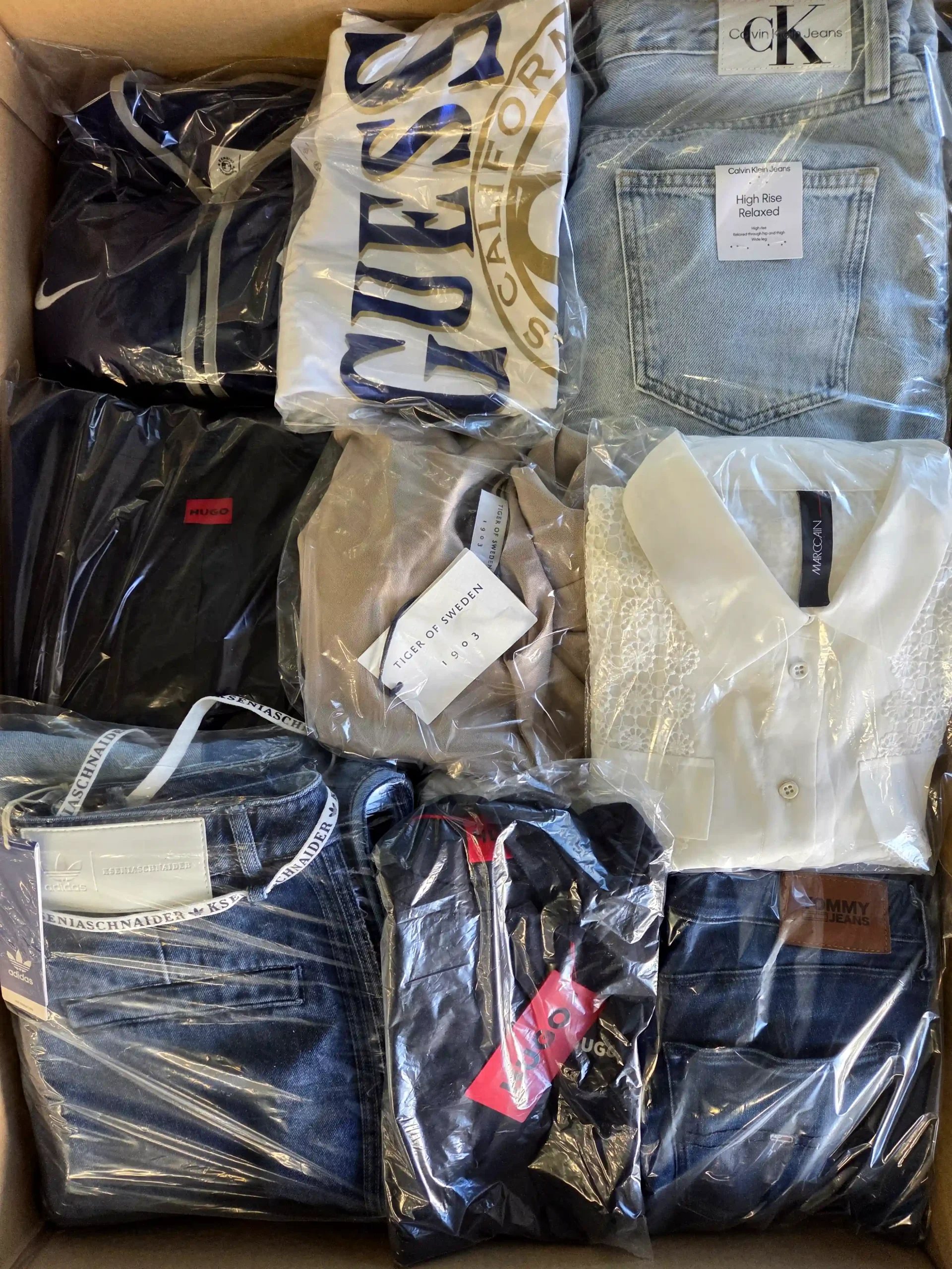 The photo shows a package with clothing in the category C.