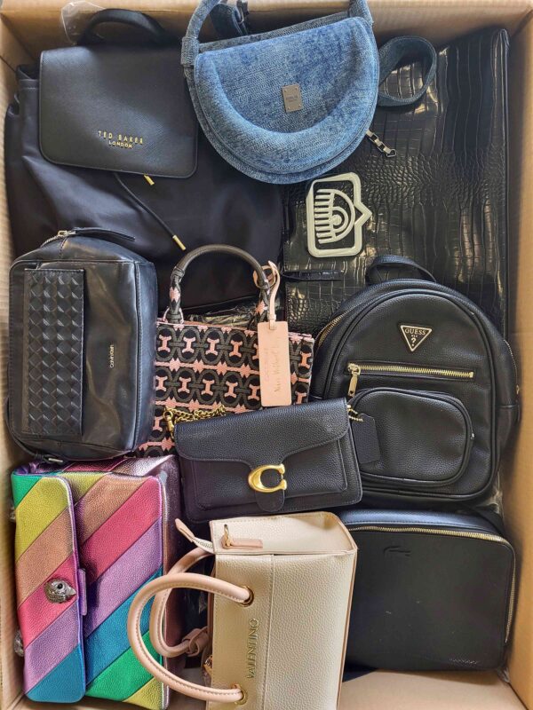 The picture shows a package with accessories in the category HC.