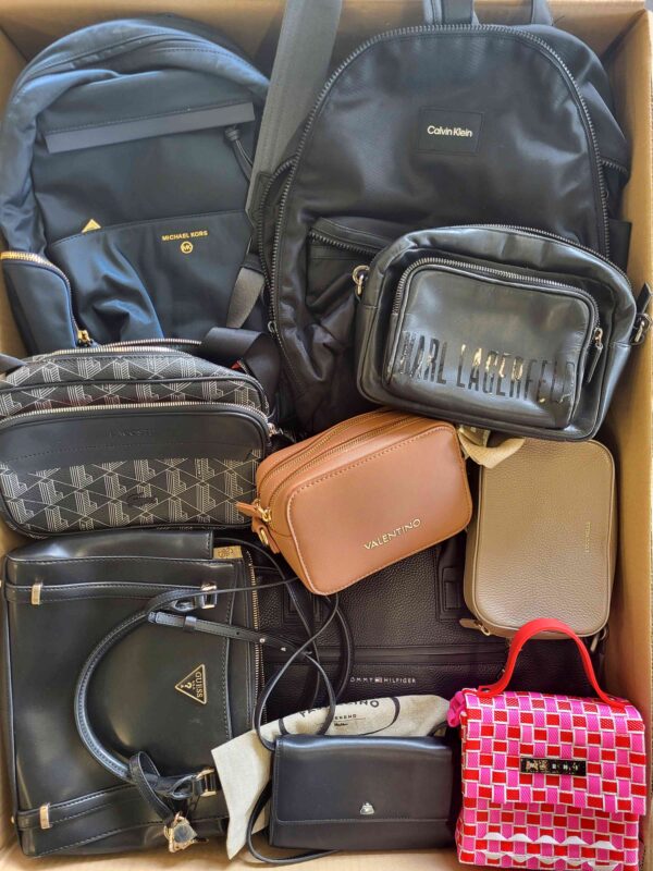 The picture shows a package with accessories in the category HC.