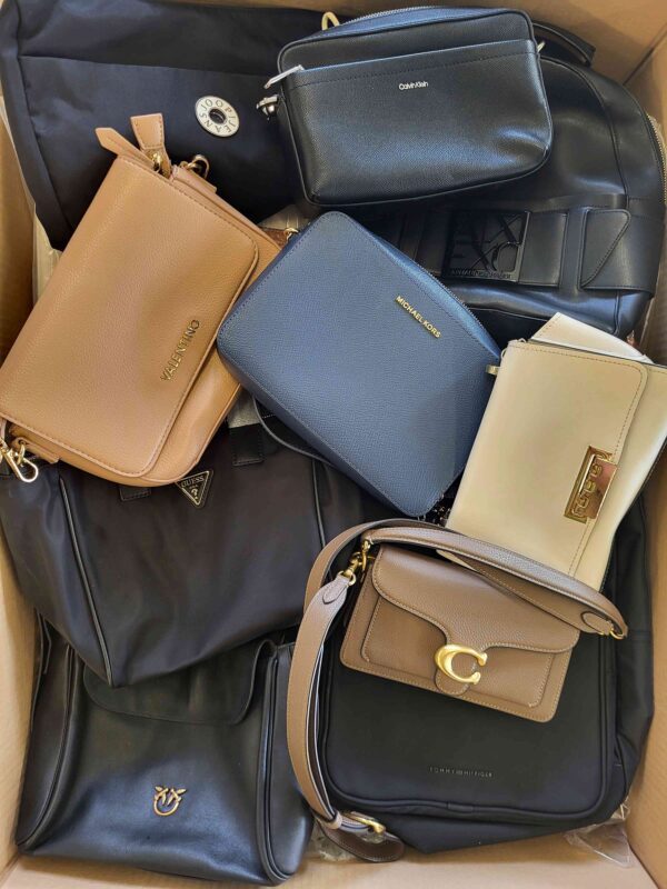 The picture shows a package with accessories in the category HC.