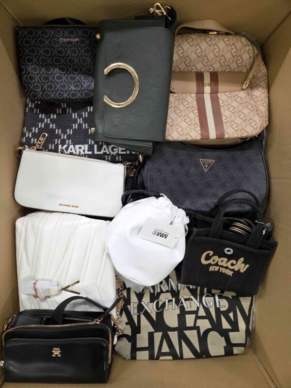 The picture shows a package with accessories in the category HC.