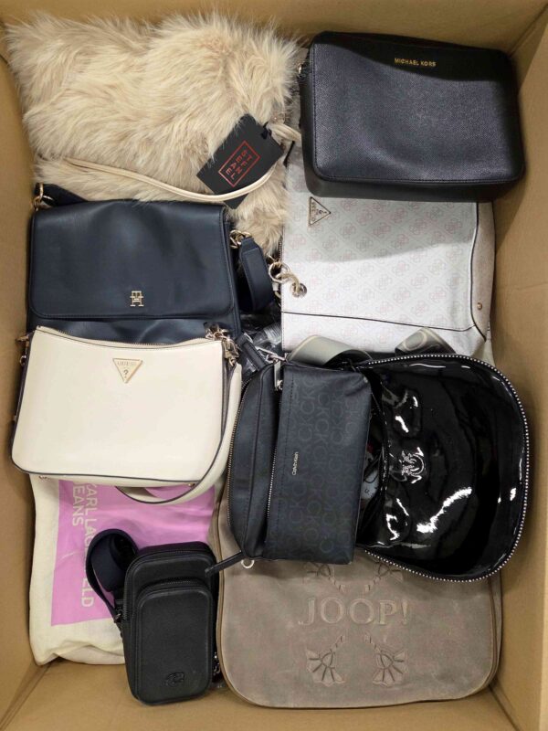 The picture shows a package with accessories in the category HC.