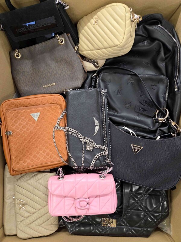 The picture shows a package with accessories in the category HC.