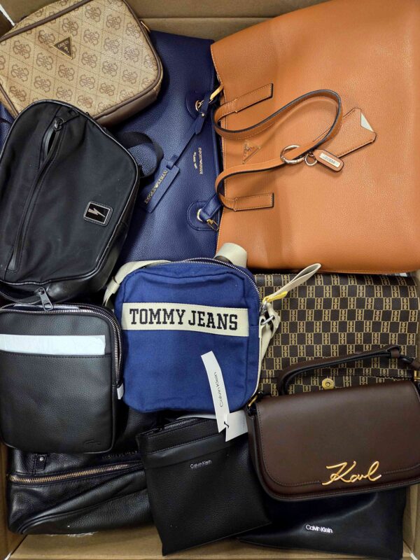 The picture shows a package with accessories in the category HC.