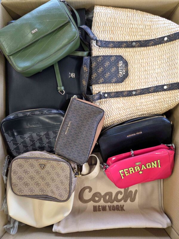 The picture shows a package with accessories in the category HC.