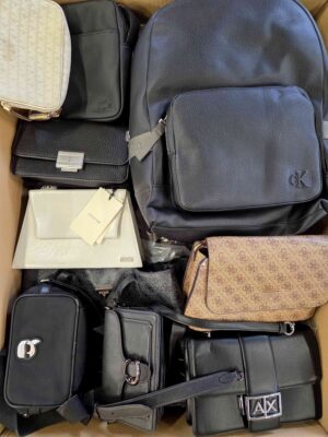 The picture shows a package with accessories in the category HC.