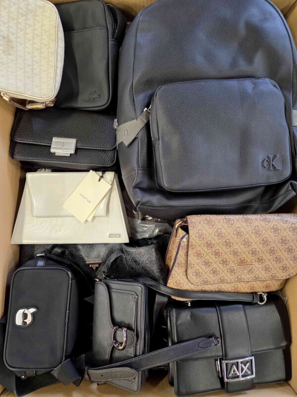 The picture shows a package with accessories in the category HC.