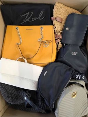 The picture shows a package with accessories in the category HC.