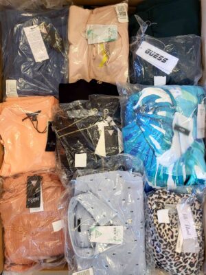 The photo shows a package with clothing in the category B.