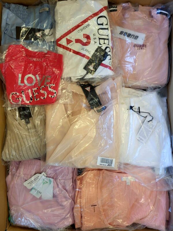 The photo shows a package with clothing in the category B.