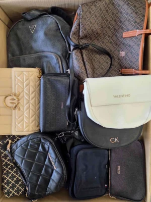 The picture shows a package with accessories in the category HD.