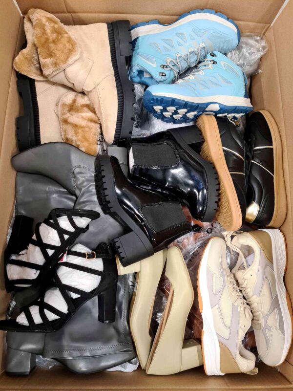 The photo shows a package with clothing in the category BPS.