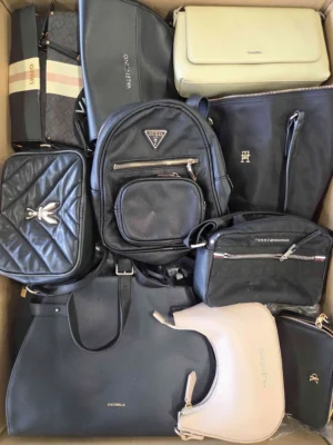 The picture shows a package with accessories in the category HD.