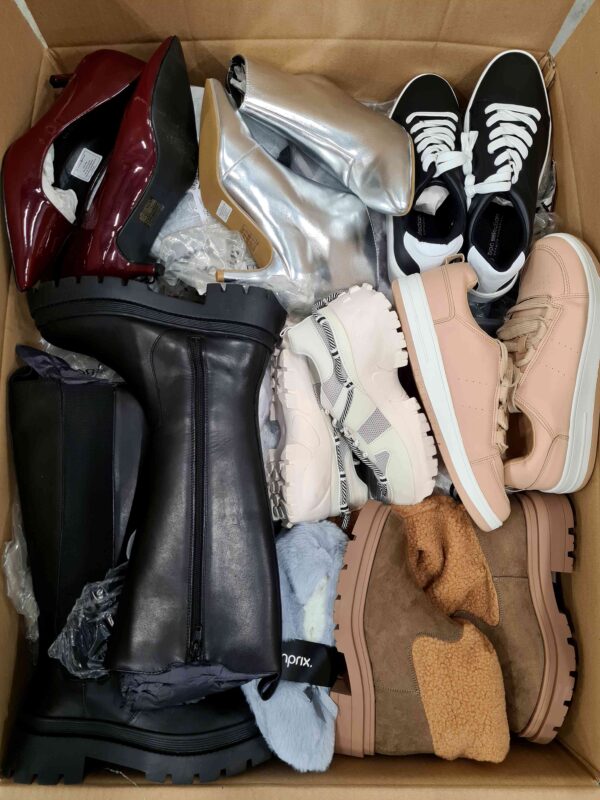 The photo shows a package with clothing in the category BPS.