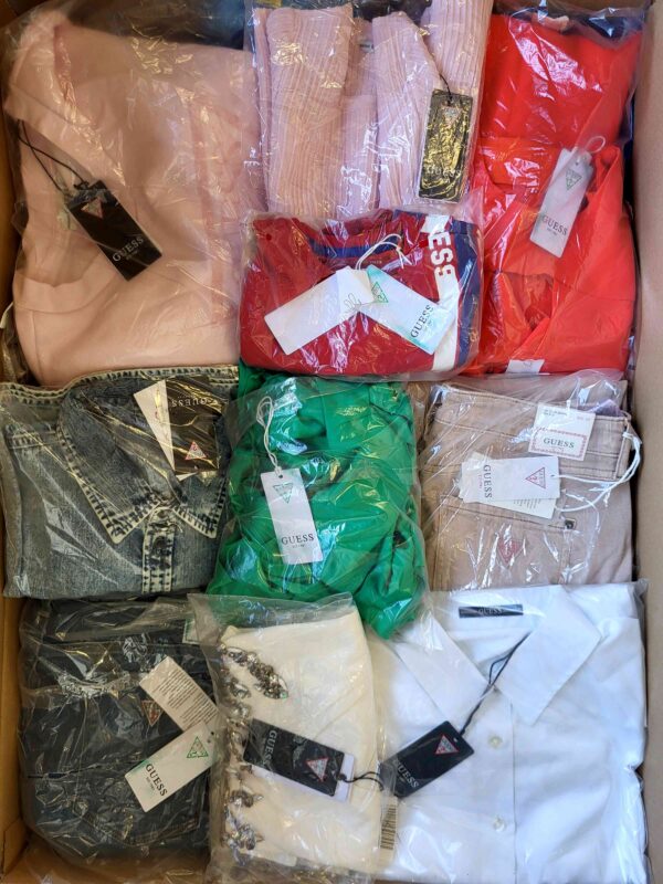 The photo shows a package with clothing in the category B.