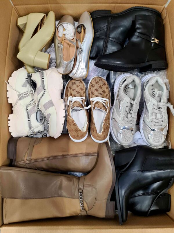 The photo shows a package with clothing in the category BPS.