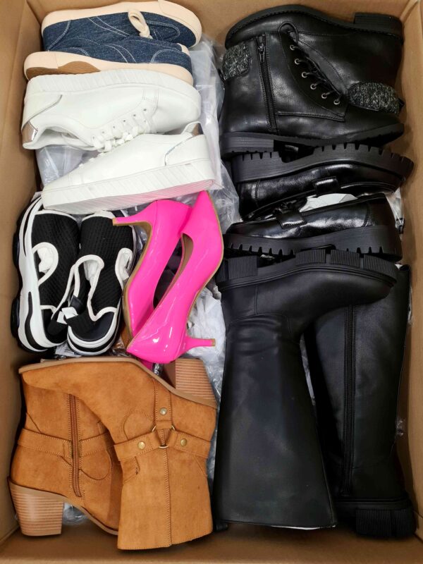 The photo shows a package with clothing in the category BPS.