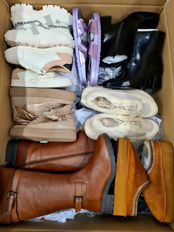 The photo shows a package with clothing in the category BPS.