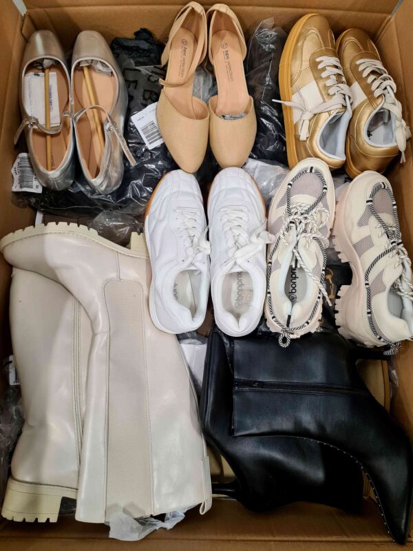 The photo shows a package with clothing in the category BPS.