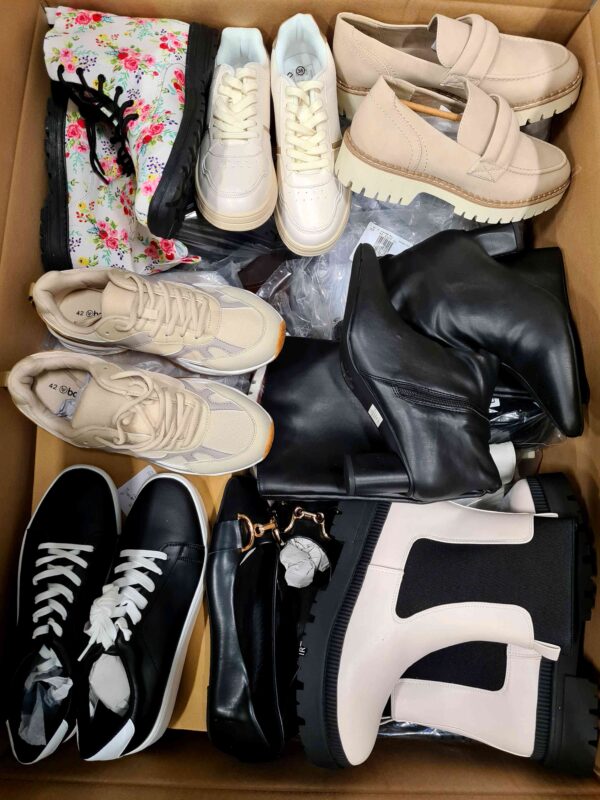 The photo shows a package with clothing in the category BPS.