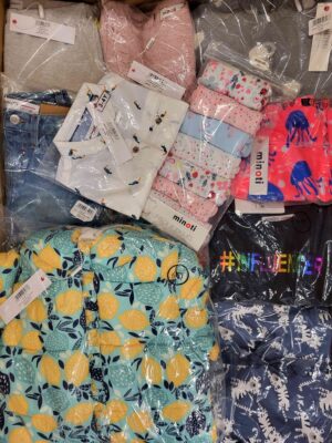 The photo shows a package with clothing in the category N.