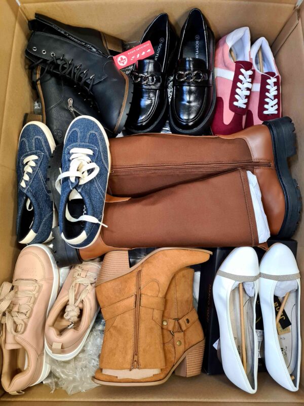 The photo shows a package with clothing in the category BPS.