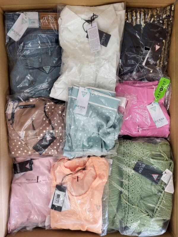 The photo shows a package with clothing in the category B.