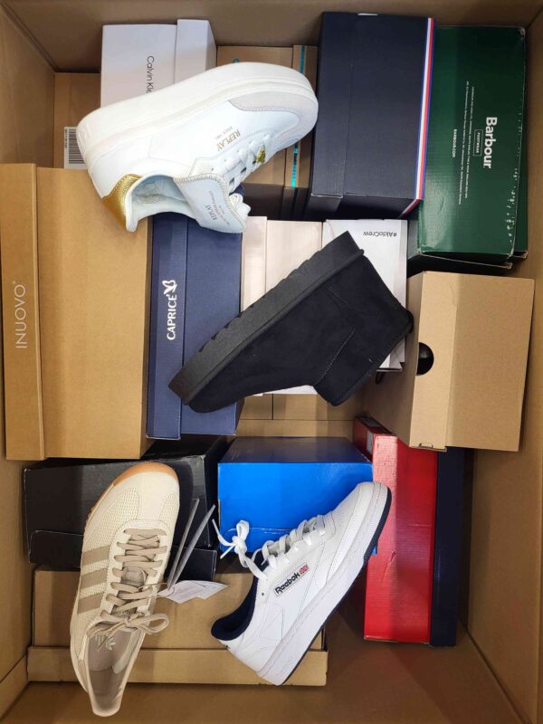 The photo shows a package with footwear in the category BS.