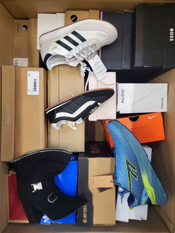 The photo shows a package with footwear in the category BS.
